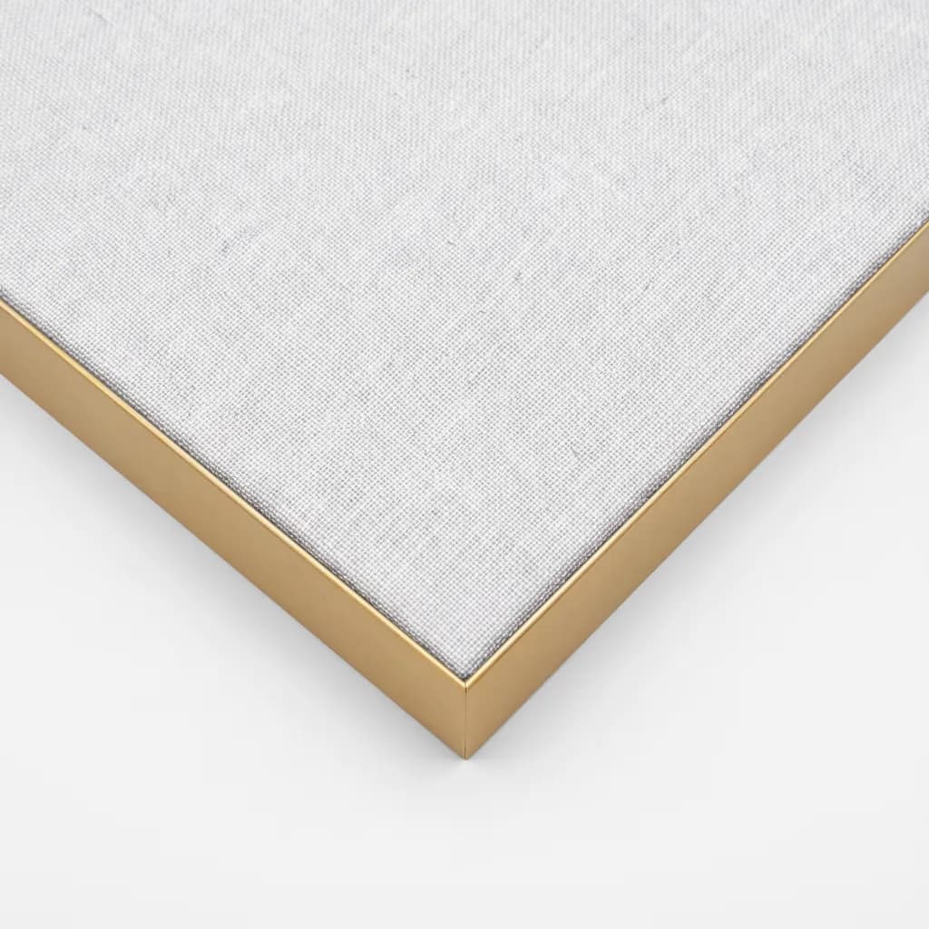 Hoek met goudkleurig aluminium frame