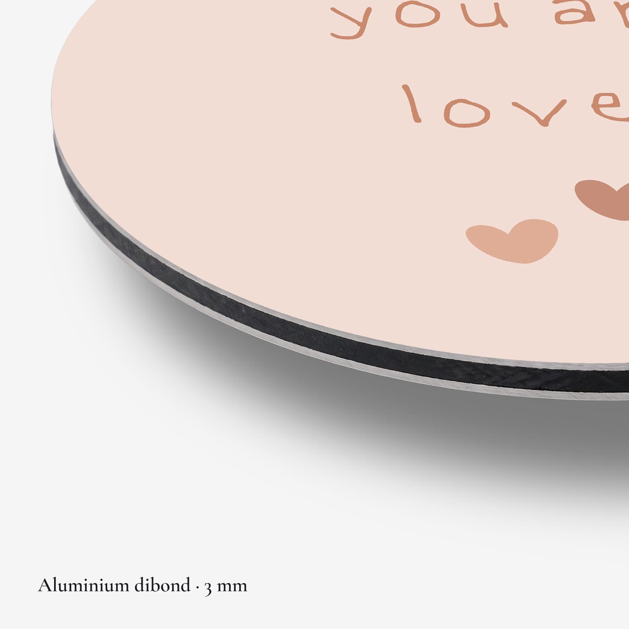 You Are Loved Muurcirkel, detail rand dibond